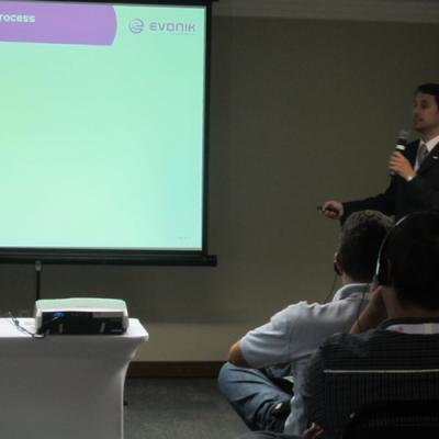 TRADUÇÃO SIMULTÂNEA